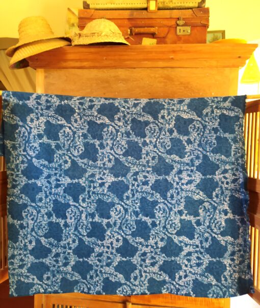 Batik Cap - Fleurs tramées bleues sur toile épaisse – Image 4
