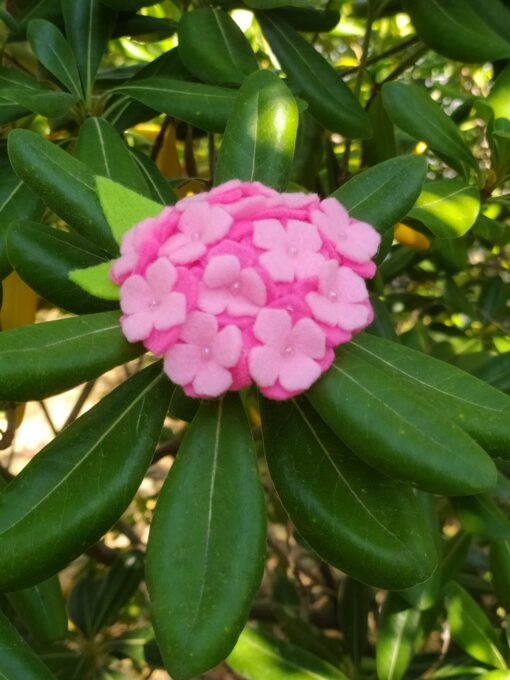 Broche en feutrine - Hortensia – Image 6