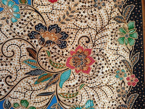 Batik Print – Grands bouquets sur fond bleu – Image 6
