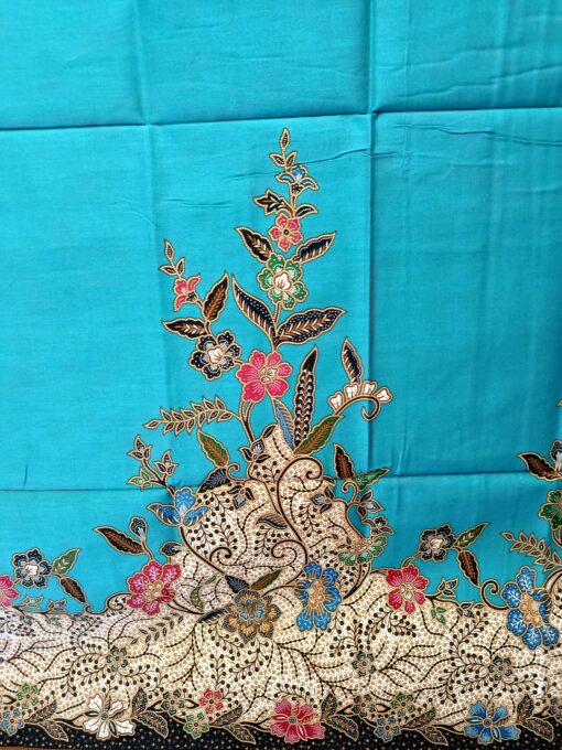 Batik Print – Grands bouquets sur fond bleu vert