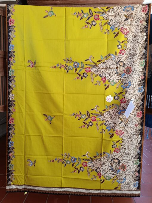 Batik Print - Grands bouquets sur fond vert frais – Image 3
