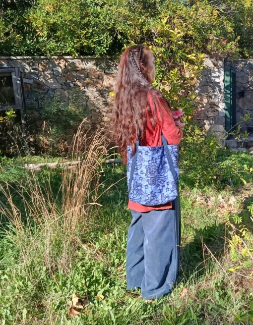 Sac bleu , tissu batik et lurik – Image 2