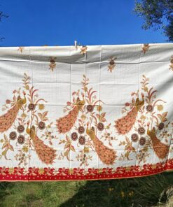 Alternative view of Batik Print - Grand motif de paons rouge et or