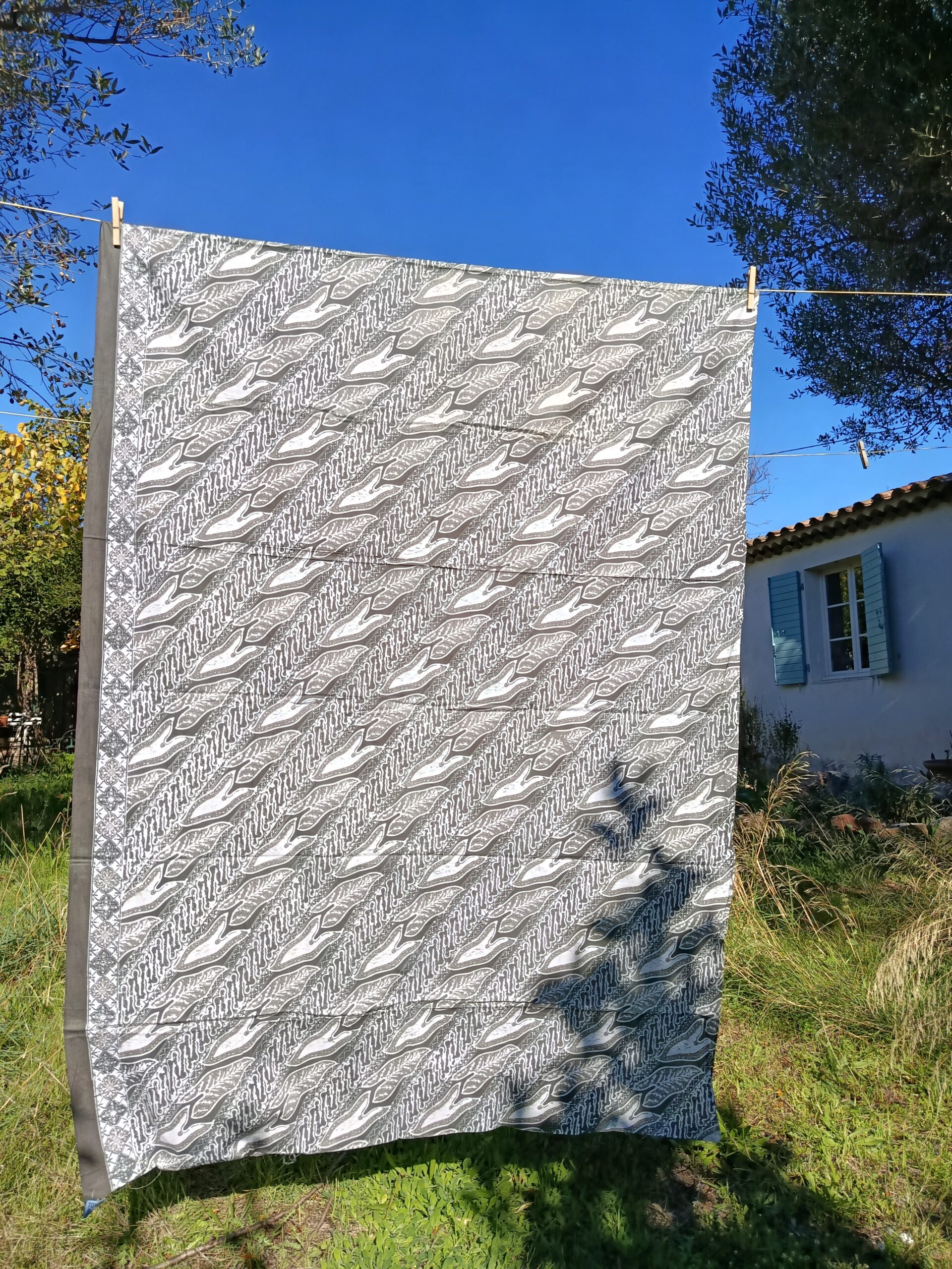 Batik Cap - Motif Lereng Gris et Blanc – Image 2