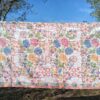Batik Sablon Lilin - Bouquets de pivoines sur fond rose saumon